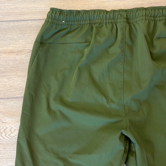 Nike Green Tech Commuter Pant - Picture 14 of 15